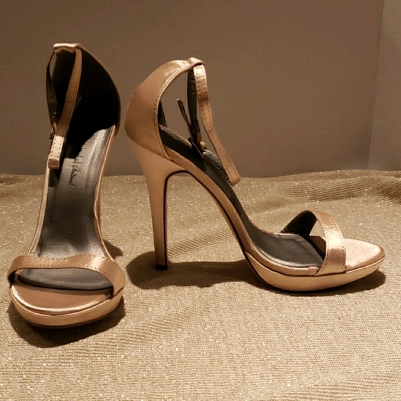 Brand New Ankle Strap 4 1/2" Heels - Picture 3 of 9